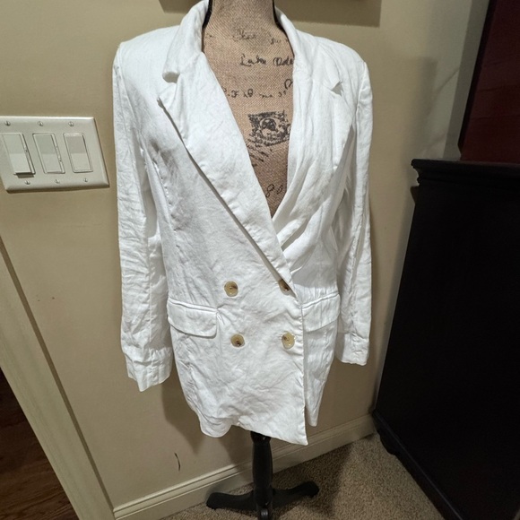 Evereve Jackets & Blazers - Evereve White linen blend Blazer Oversized Double-Breasted Sz m